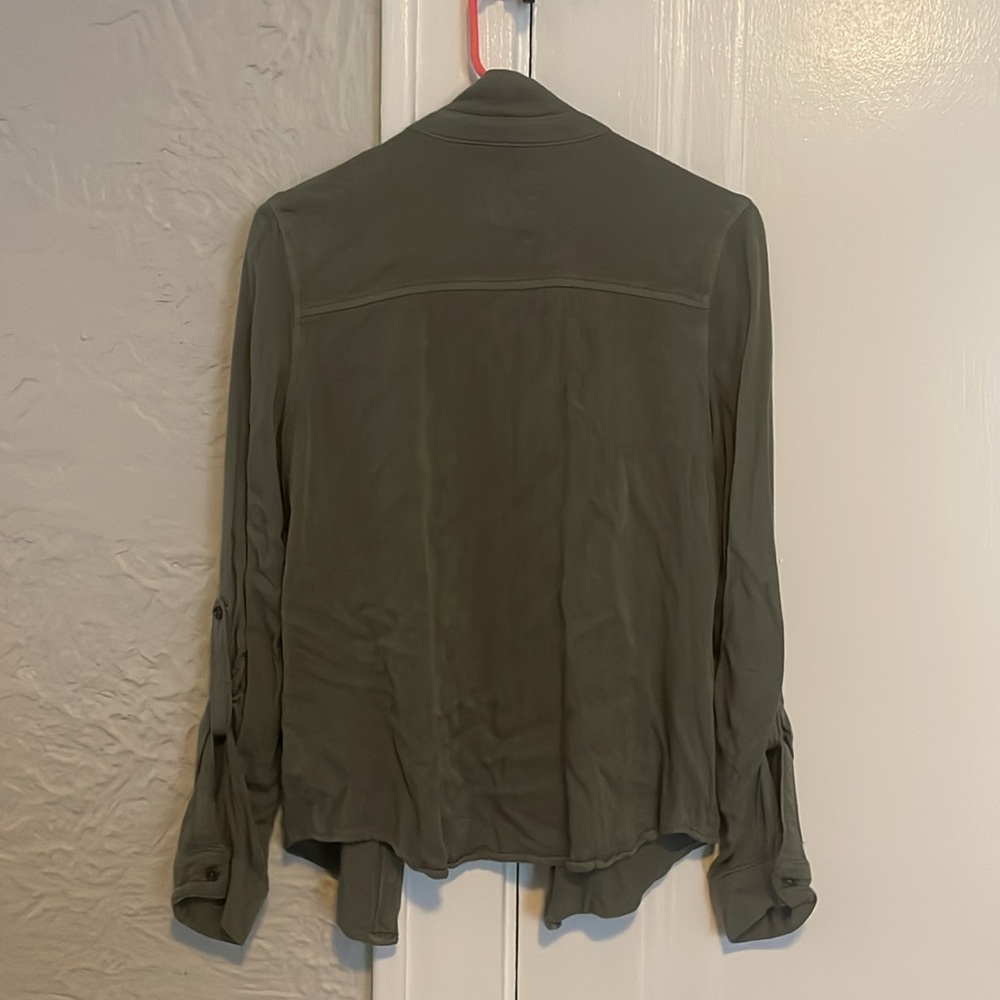 Button up - Picture 2 of 3